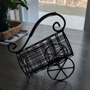 Chic Bronze Metal Wire Wicker Cart Wine Bottle Holder